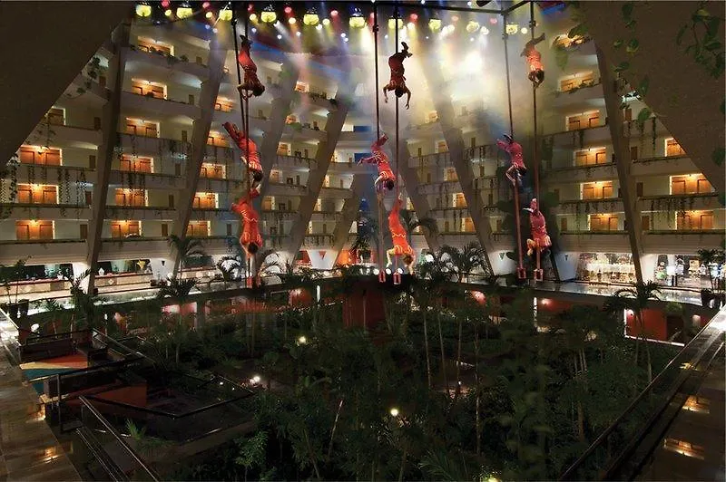 Grand Oasis Cancún Resort
